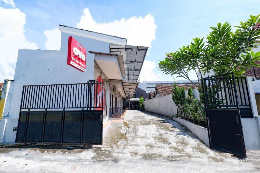 Super Oyo 2803 Orchid House Hotel Surakarta (Solo)