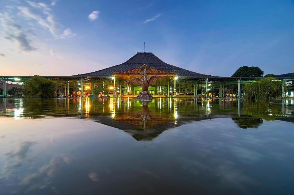 Super Oyo 2803 Orchid House 2* Surakarta (Solo)
